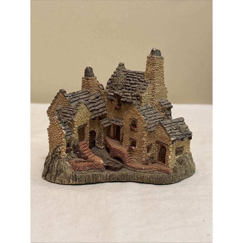 Vintage 1983 David Winter Cottages John Hine Fisherman's Wharf Figurine